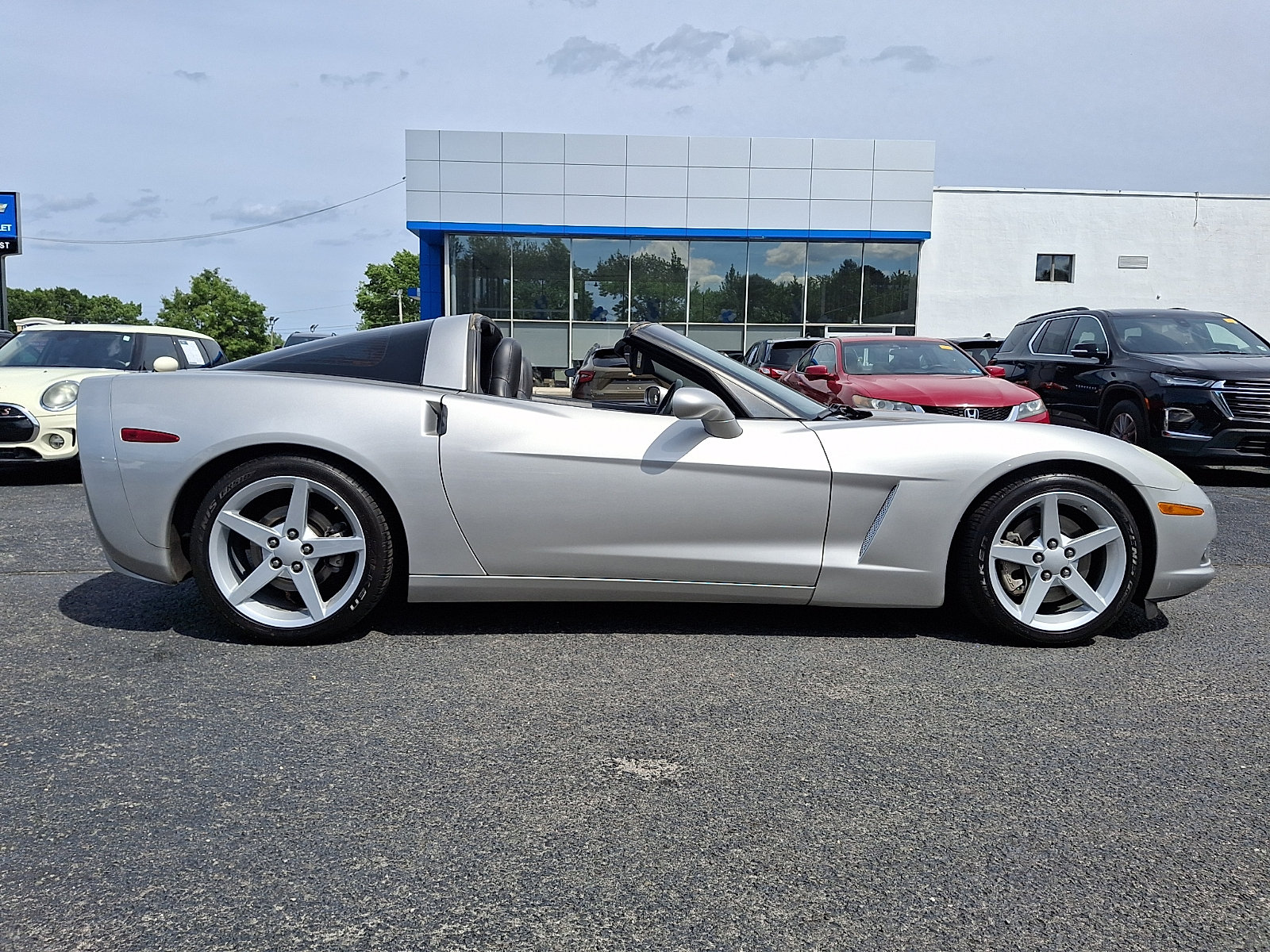 Used 2005 Chevrolet Corvette Coupe w/ Preferred Equipment Group RWD image 30
