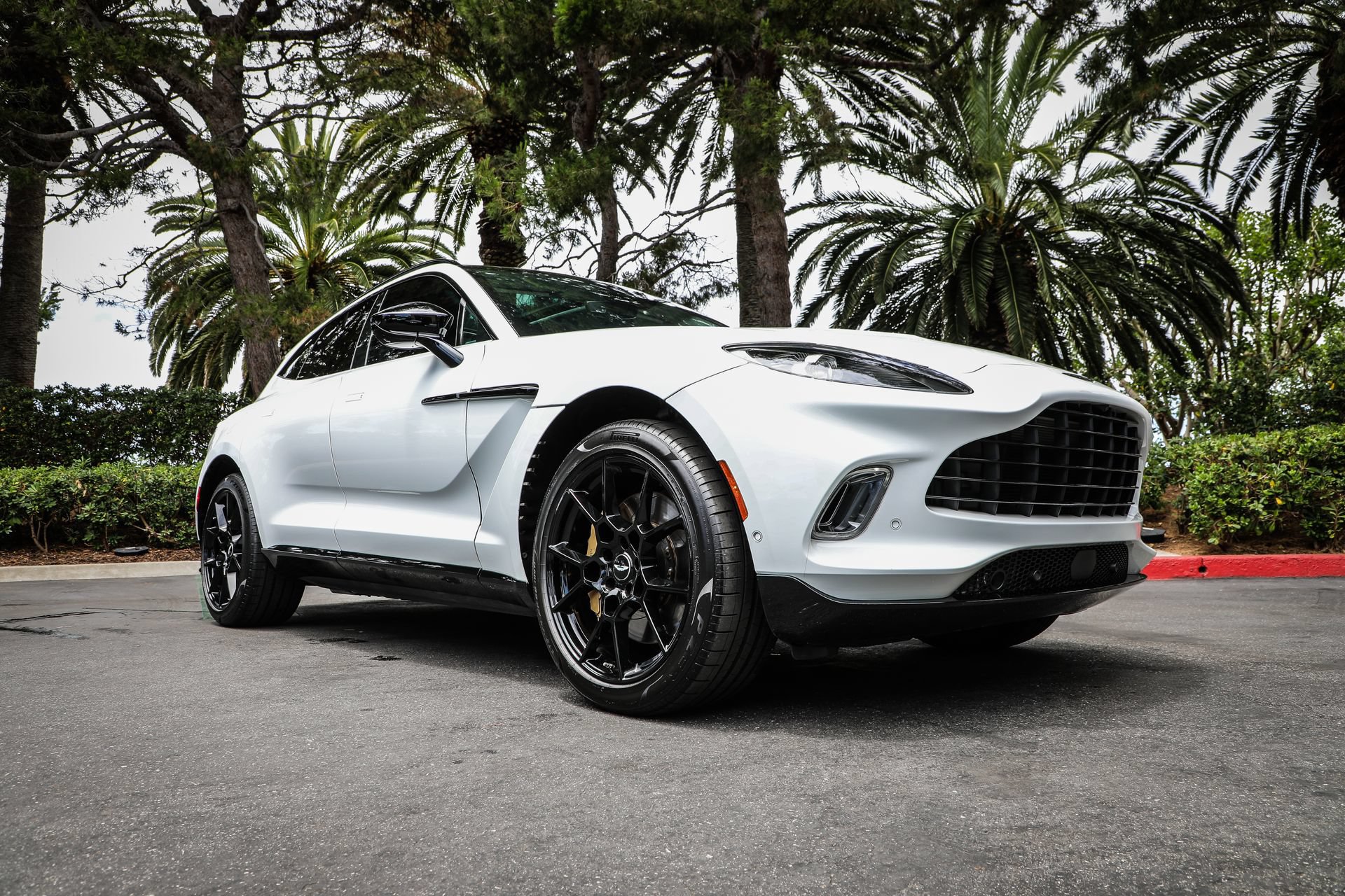 Used 2022 Aston Martin DBX AWD/4WD image 27