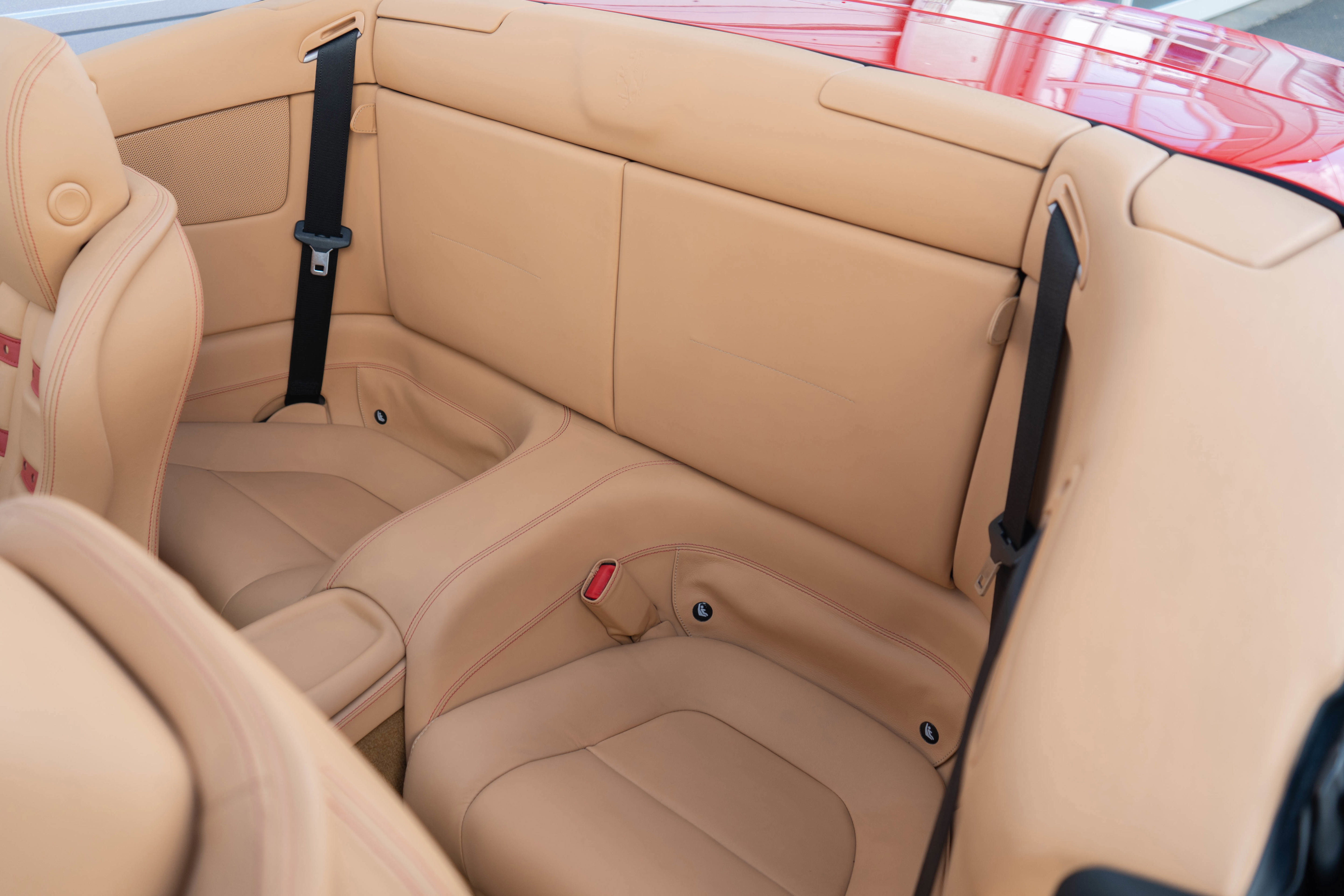 Used 2010 Ferrari California RWD image 27