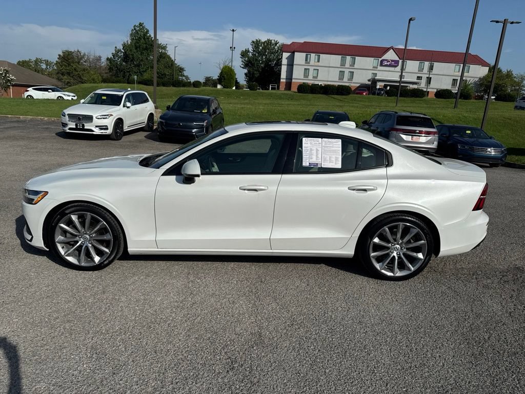 Used 2021 Volvo S60 T5 Momentum w/ Premium Package FWD image 3