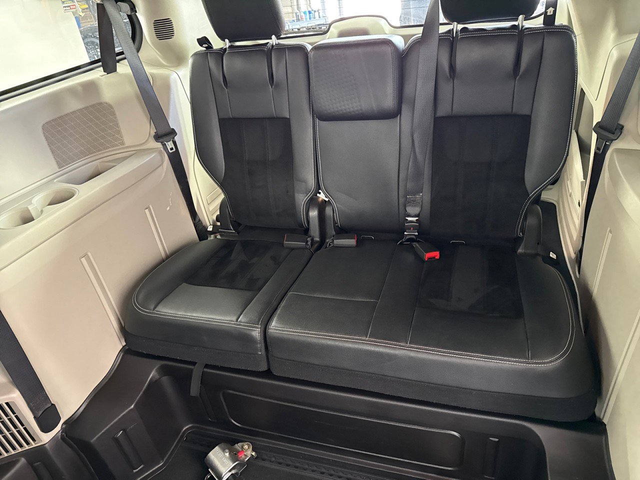 Used 2017 Dodge Grand Caravan SXT image 24