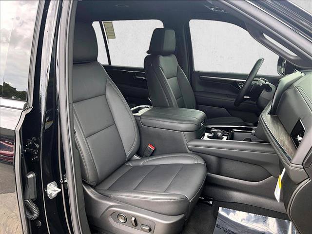 Used 2026 Chevrolet Suburban LT w/ Comfort Package RWD image 9