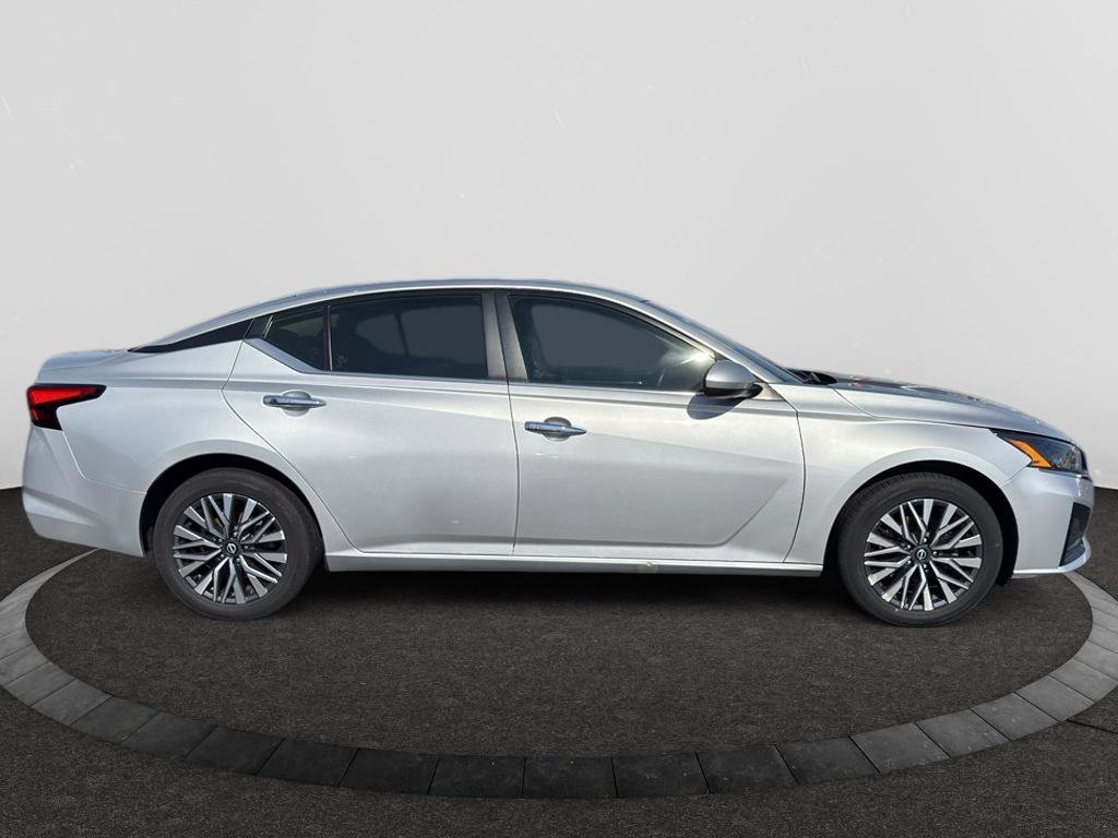 Used 2023 Nissan Altima 2.5 SV w/ SV Premium Package AWD/4WD image 4