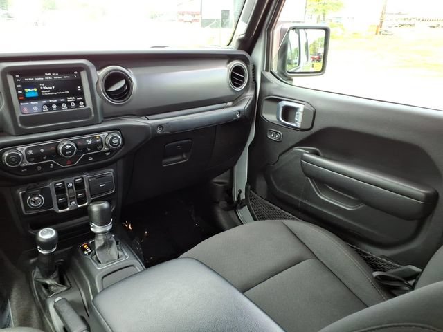 Used 2023 Jeep Gladiator Overland AWD/4WD image 18
