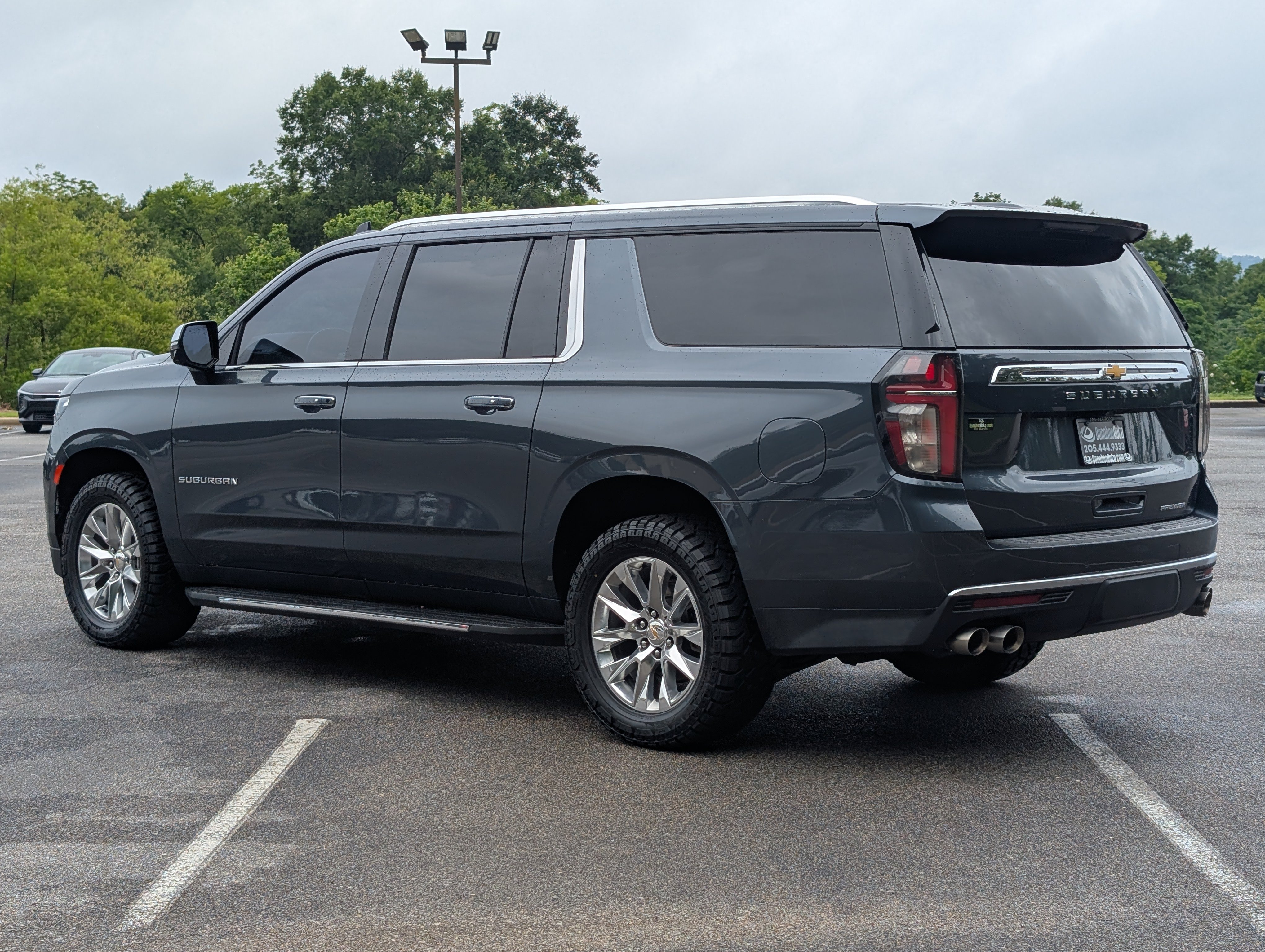 Used 2021 Chevrolet Suburban Premier w/ Premium Package 2 RWD image 7
