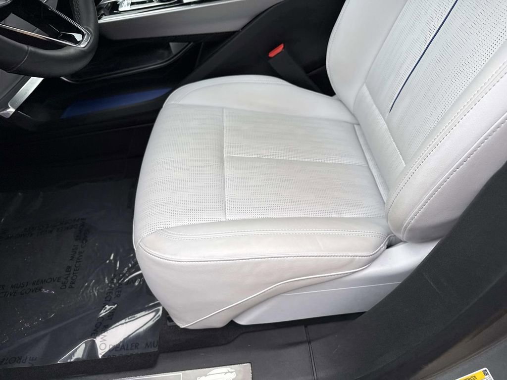 Certified 2024 Cadillac Lyriq Luxury image 17