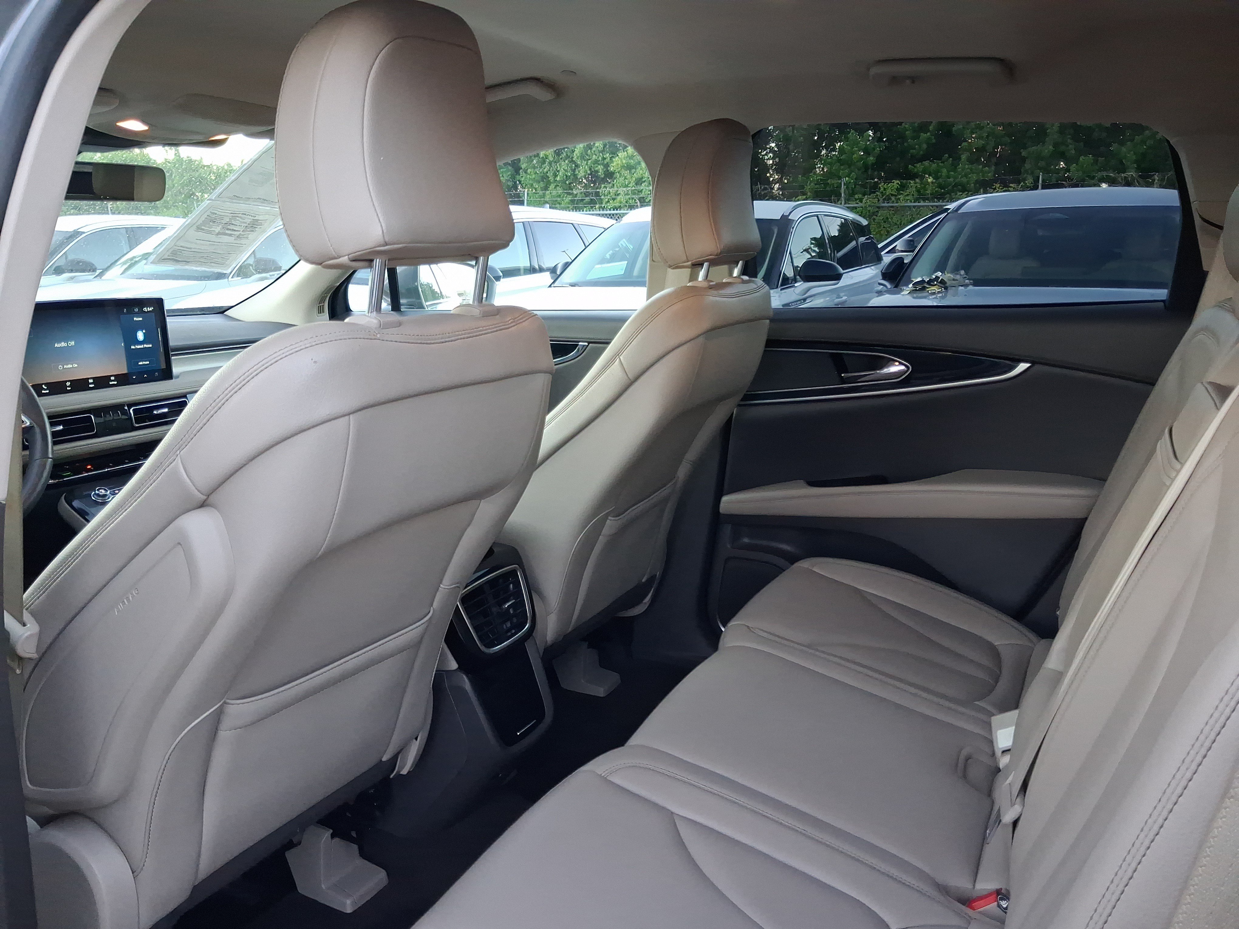 Used 2023 Lincoln Nautilus FWD image 5