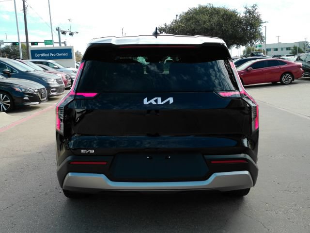 Used 2024 Kia EV9 Light RWD image 7