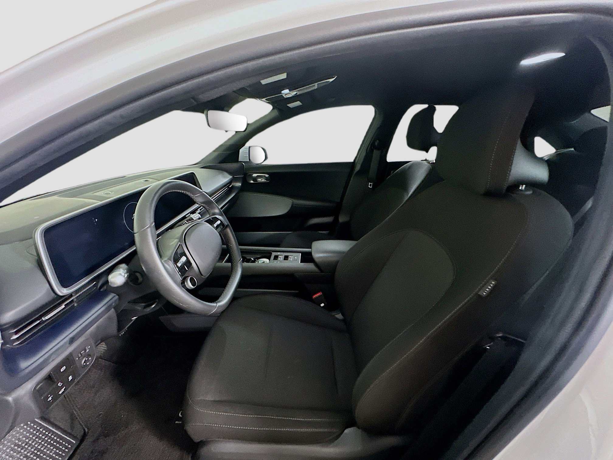 Used 2024 Hyundai Ioniq 6 SE RWD image 13