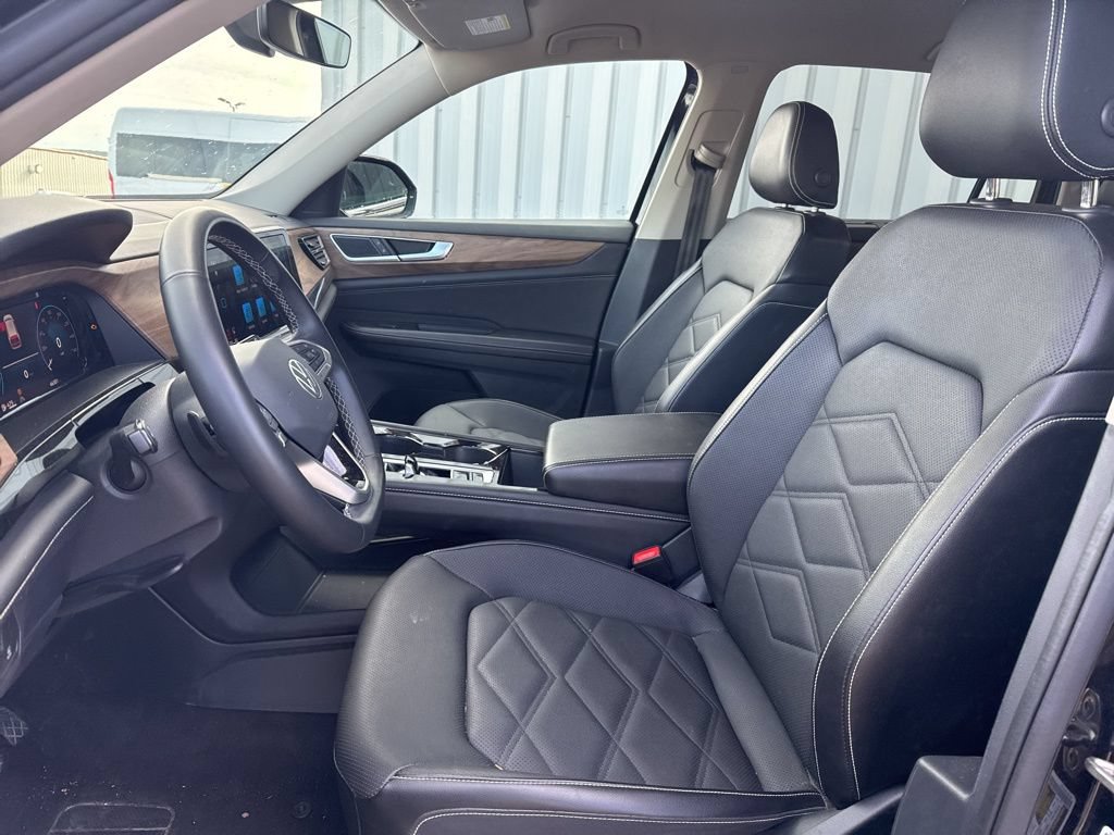 Used 2025 Volkswagen Atlas SE AWD/4WD image 14