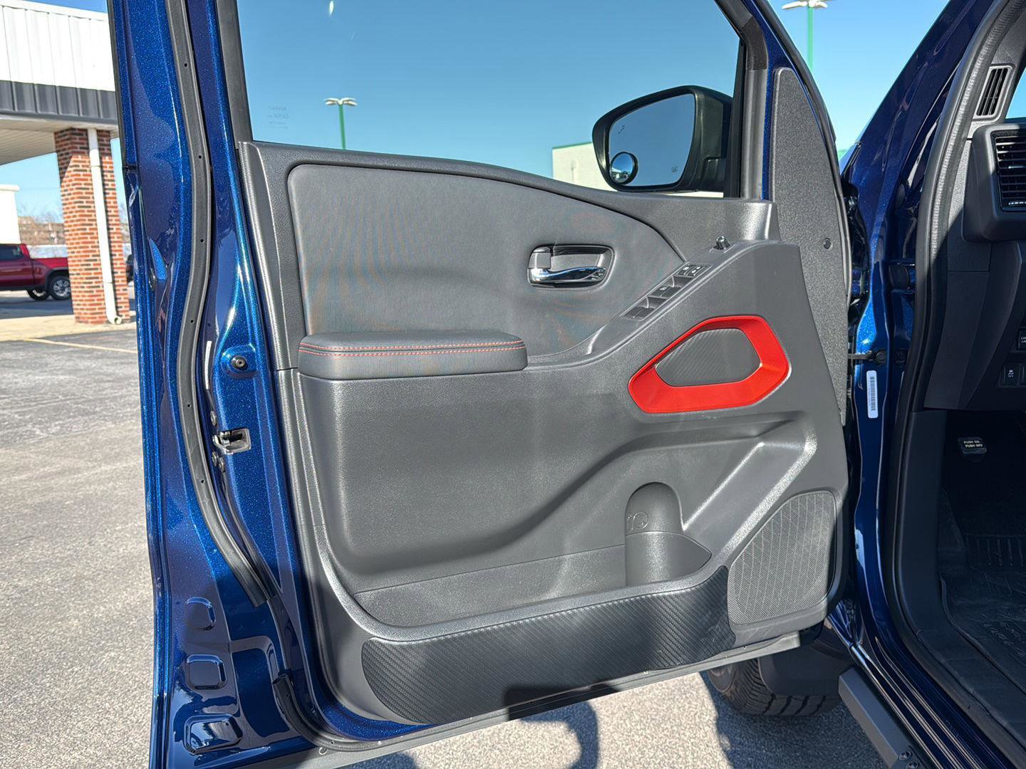 Used 2022 Nissan Frontier PRO-4X image 13
