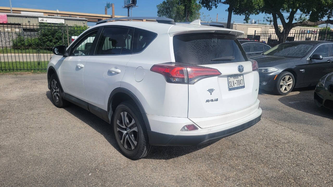 Used 2016 Toyota RAV4 LE FWD image 11