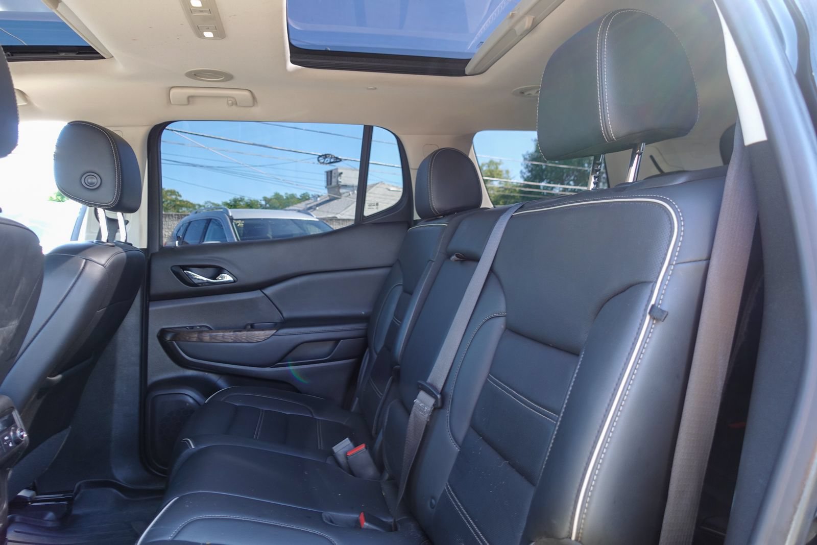 Used 2021 GMC Acadia Denali w/ Denali Ultimate Package AWD/4WD image 12