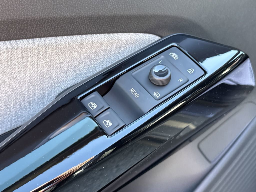 New 2025 Volkswagen ID.4 Pro AWD/4WD image 24