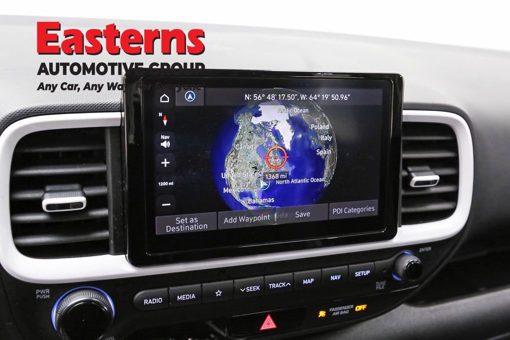 Used 2022 Hyundai Venue Limited image 19