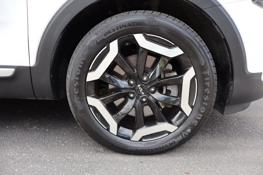 Used 2023 Kia Telluride EX w/ EX Captain's Chair Package AWD/4WD image 12