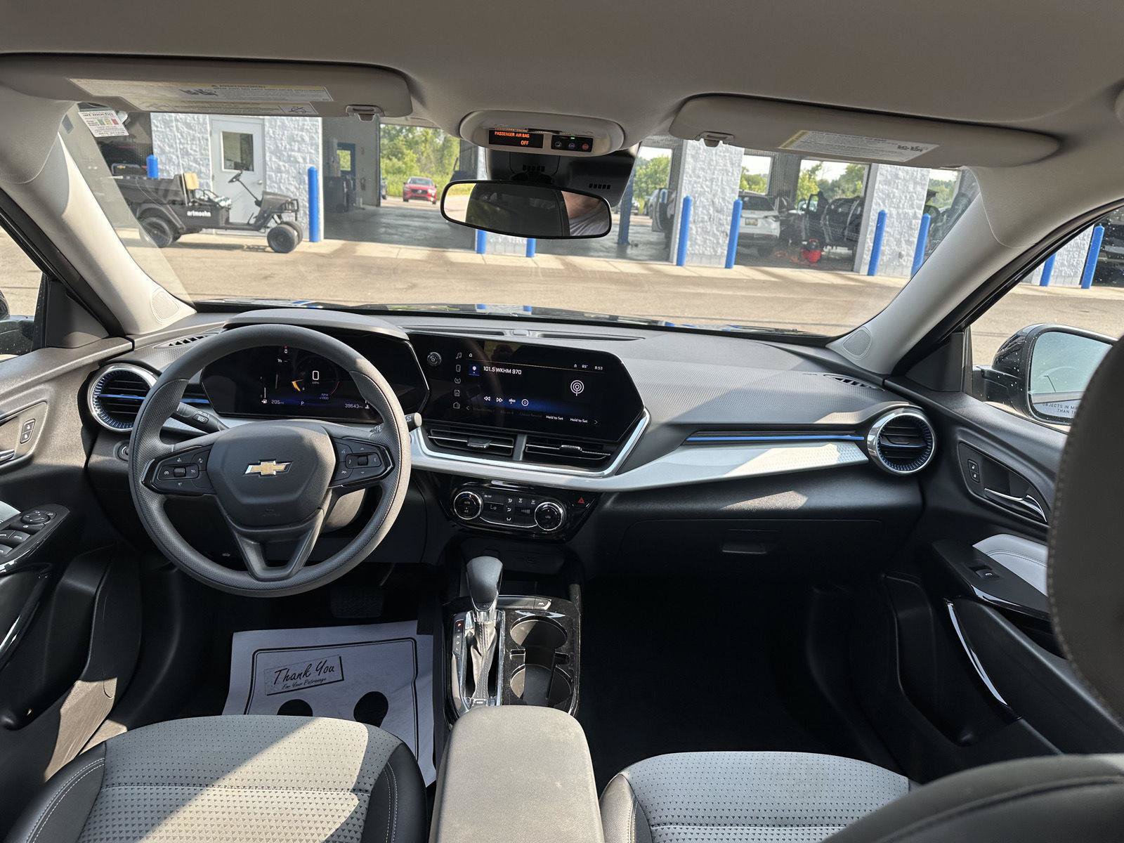 Used 2025 Chevrolet Trax LT FWD image 14