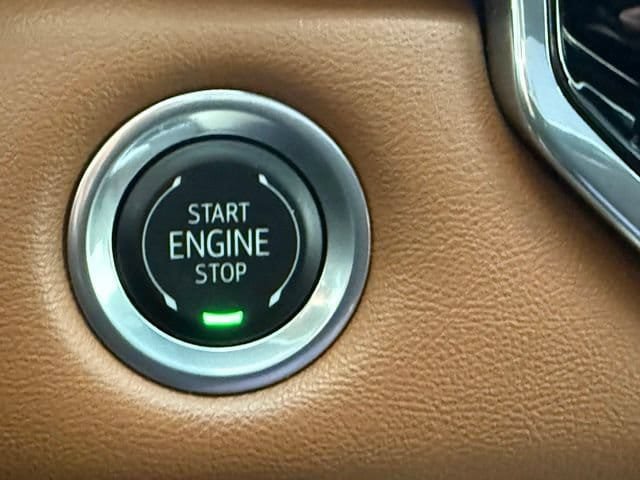 Certified 2024 GMC Canyon AT4 w/ AT4 Premium Package AWD/4WD image 31