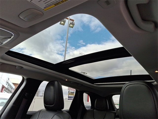 Used 2019 Jeep Cherokee Limited image 14