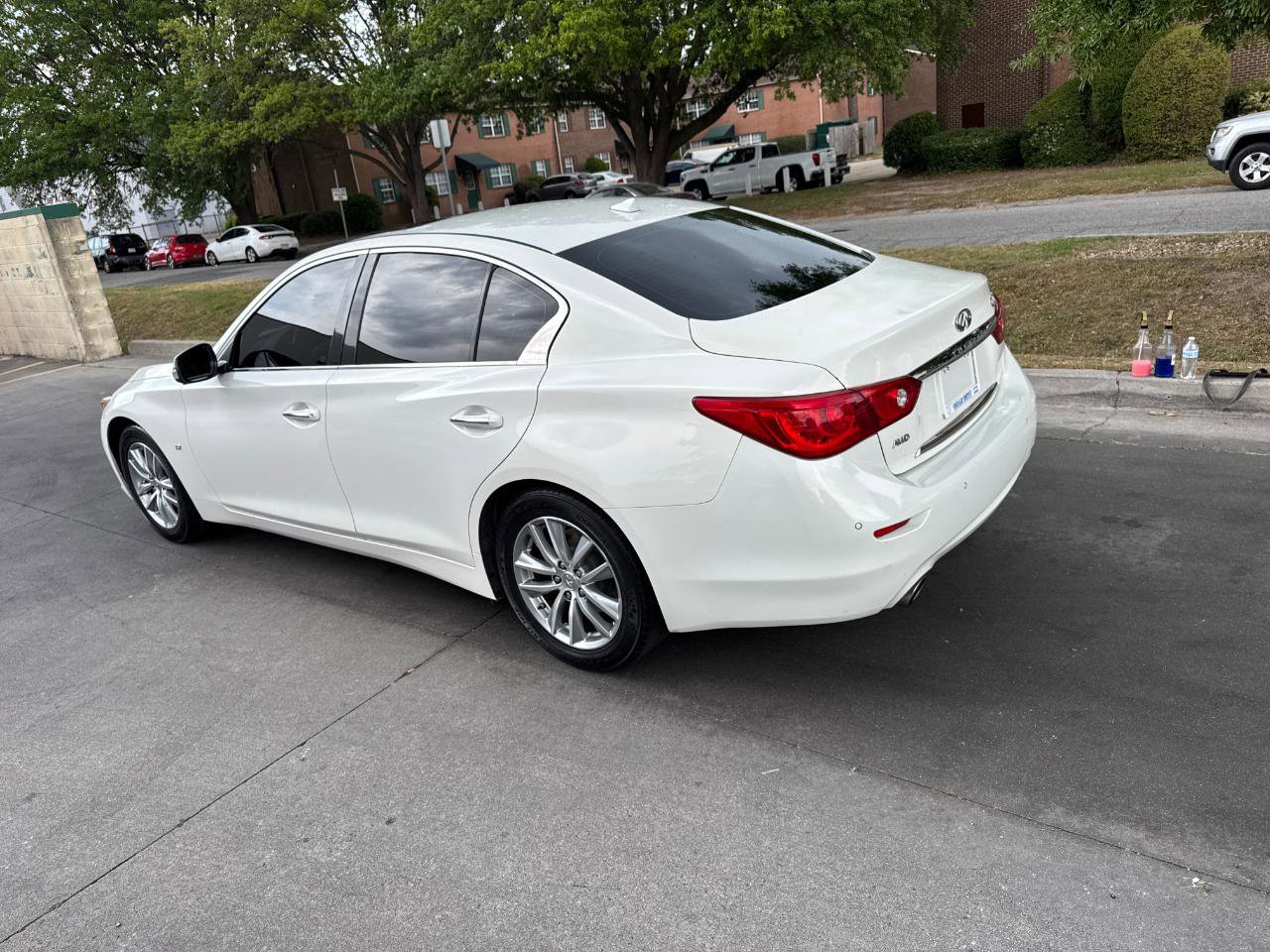 Used 2015 INFINITI Q50 Premium w/ Deluxe Touring Package AWD/4WD image 9
