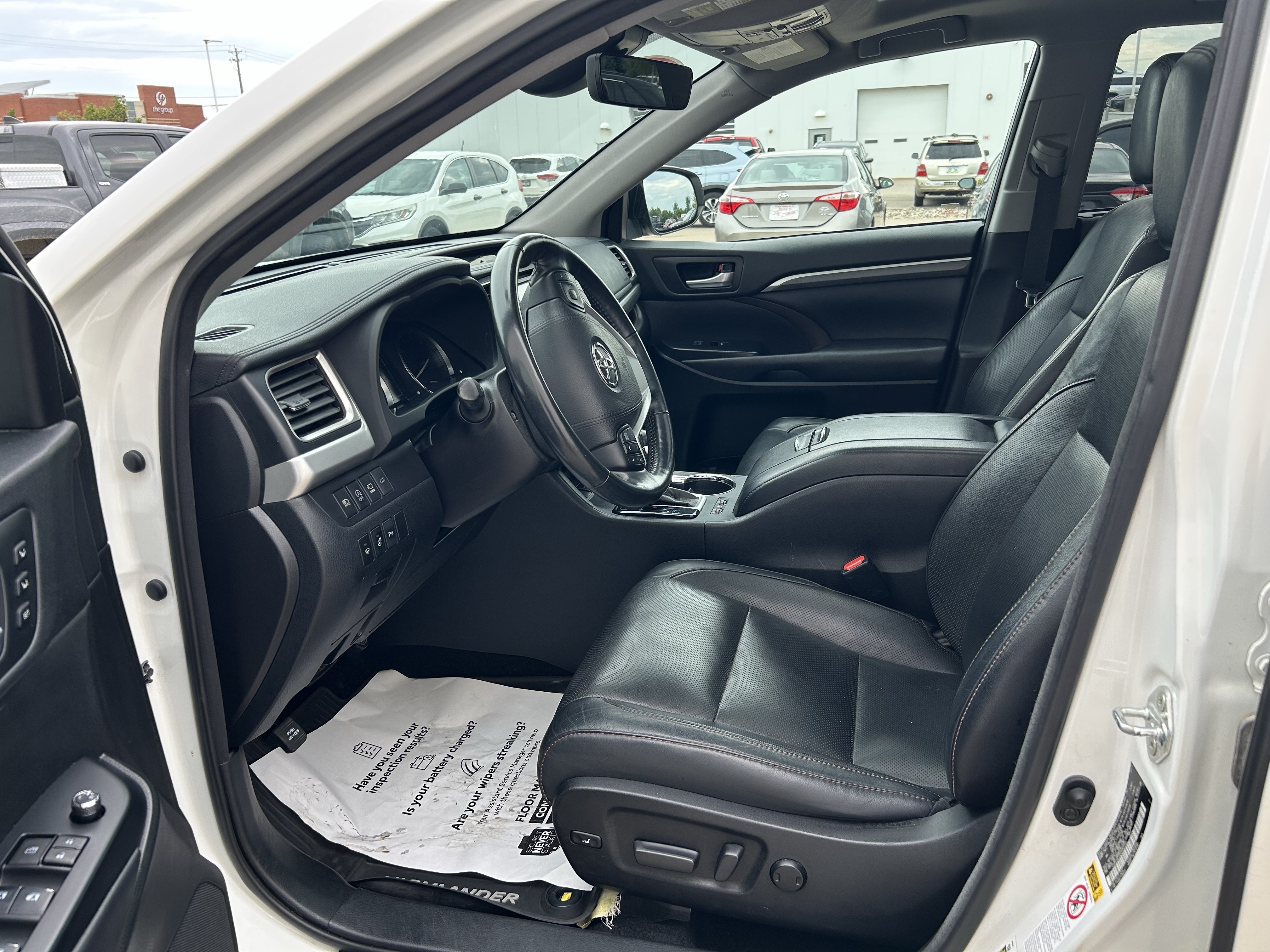 Used 2017 Toyota Highlander Limited Platinum AWD/4WD image 7
