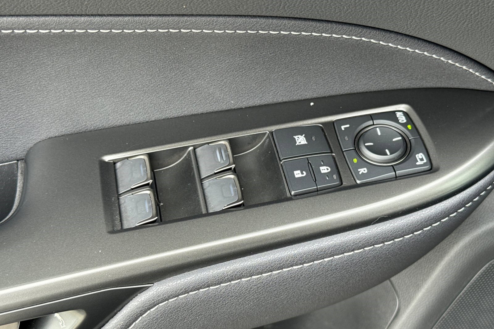 Used 2025 Lexus NX 350h AWD w/ Premium Package image 13