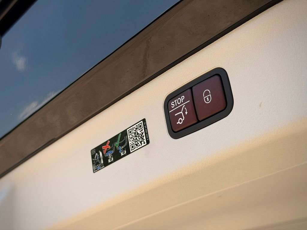 Used 2023 Mercedes-Benz EQS 580 4MATIC SUV image 43