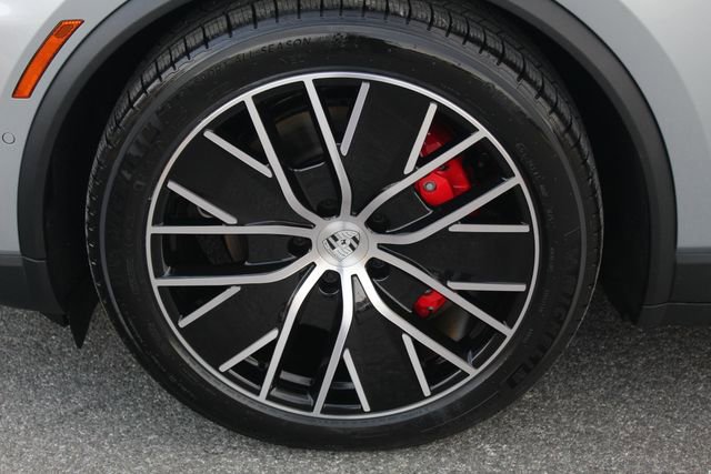 New 2025 Porsche Macan 4S Electric image 15