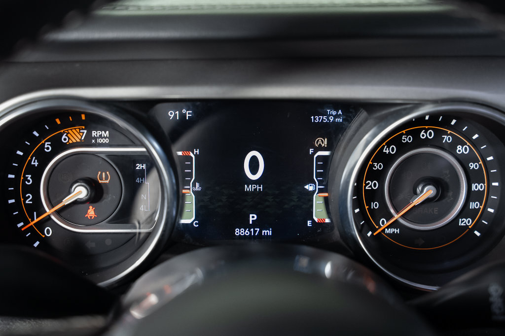 Used 2021 Jeep Wrangler Unlimited Sahara AWD/4WD image 30