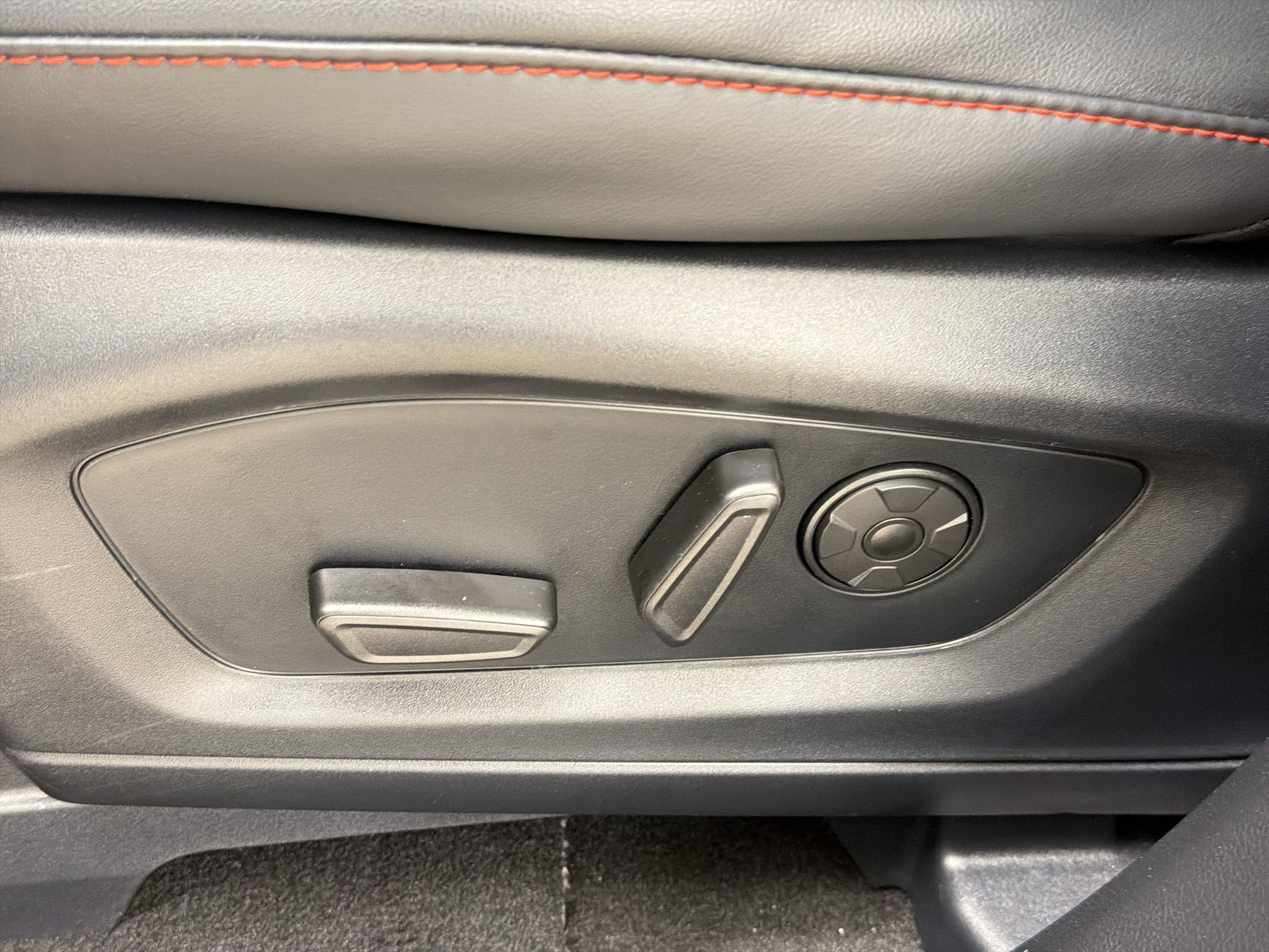 Used 2025 Ford Explorer ST image 13