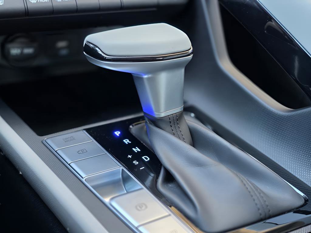 Certified 2025 Hyundai Elantra Limited image 36