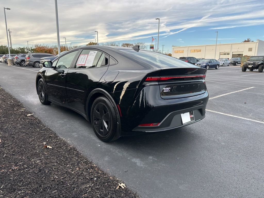 Used 2024 Toyota Prius LE image 5