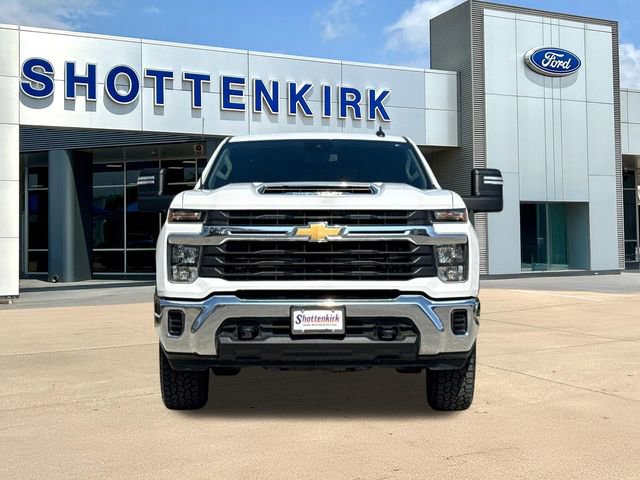 Used 2024 Chevrolet Silverado 2500 LT image 2