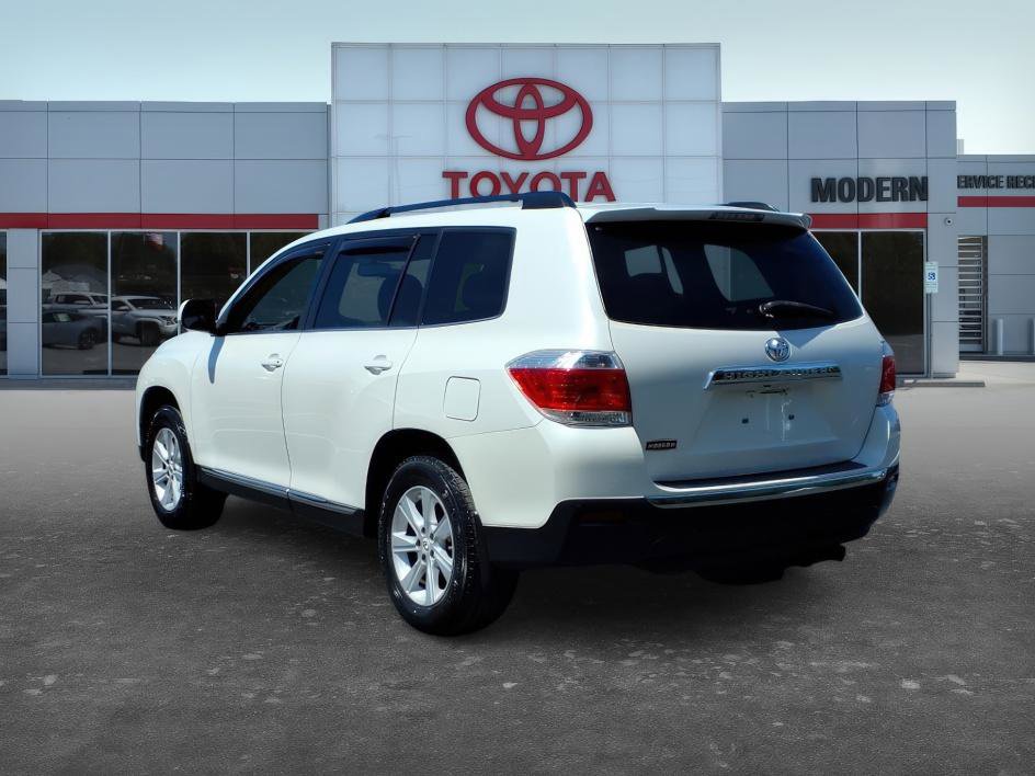 Used 2011 Toyota Highlander SE w/ Tow Pkg FWD image 4