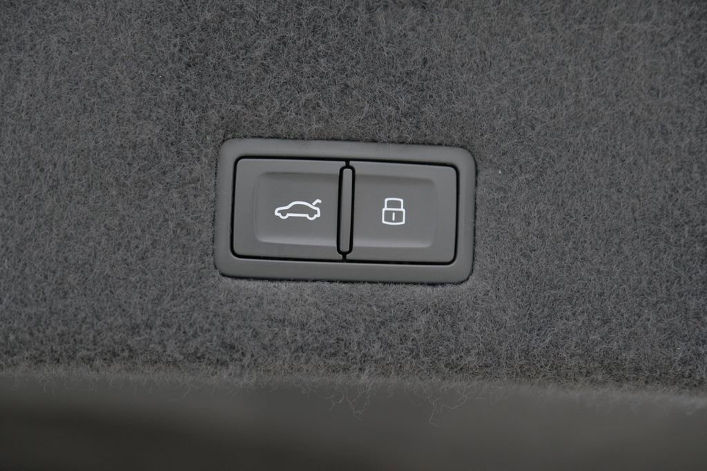 Used 2022 Lamborghini Urus image 45