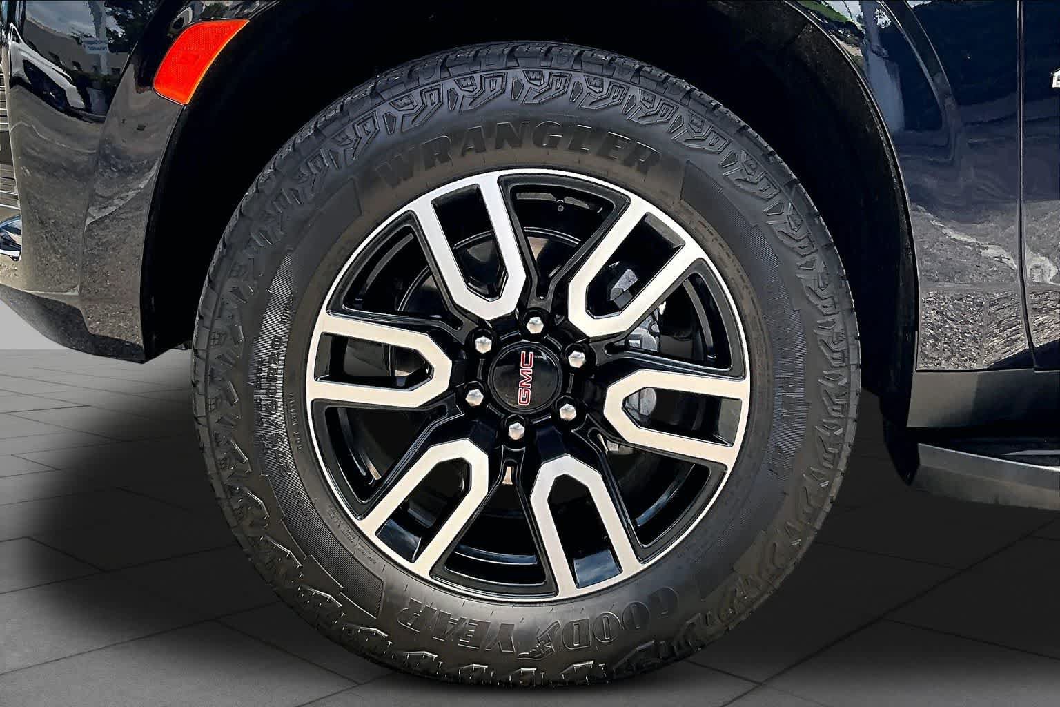 Used 2024 GMC Yukon AT4 w/ Max Trailering Package AWD/4WD image 11