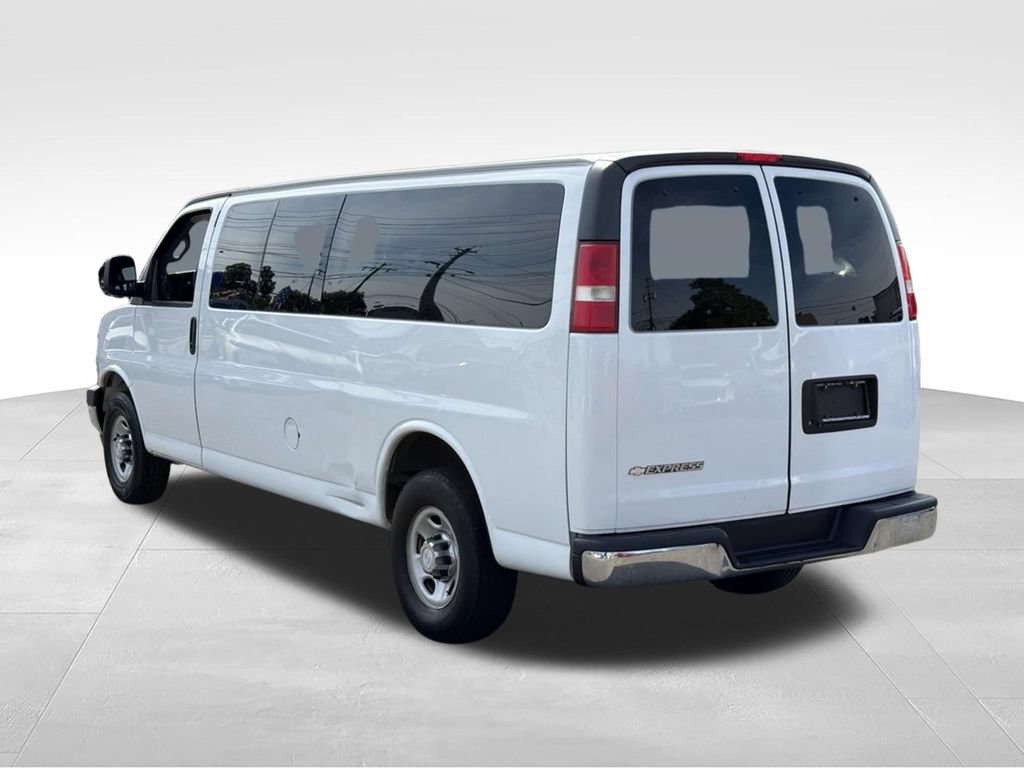 Used 2018 Chevrolet Express 3500 LT w/ LT Preferred Equipment Group RWD image 5