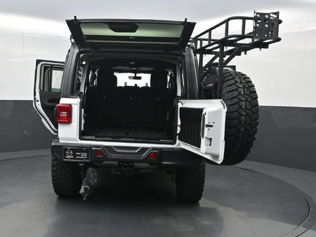 Used 2018 Jeep Wrangler Unlimited Sahara AWD/4WD image 42