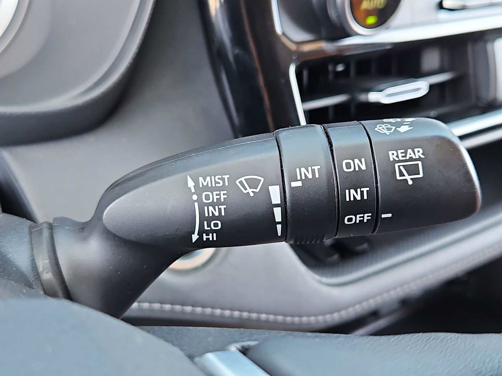 Used 2020 Toyota Highlander LE image 26