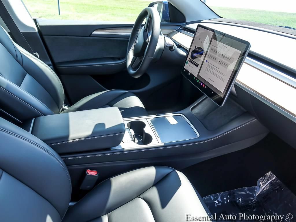 Used 2024 Tesla Model Y Long Range AWD/4WD image 35