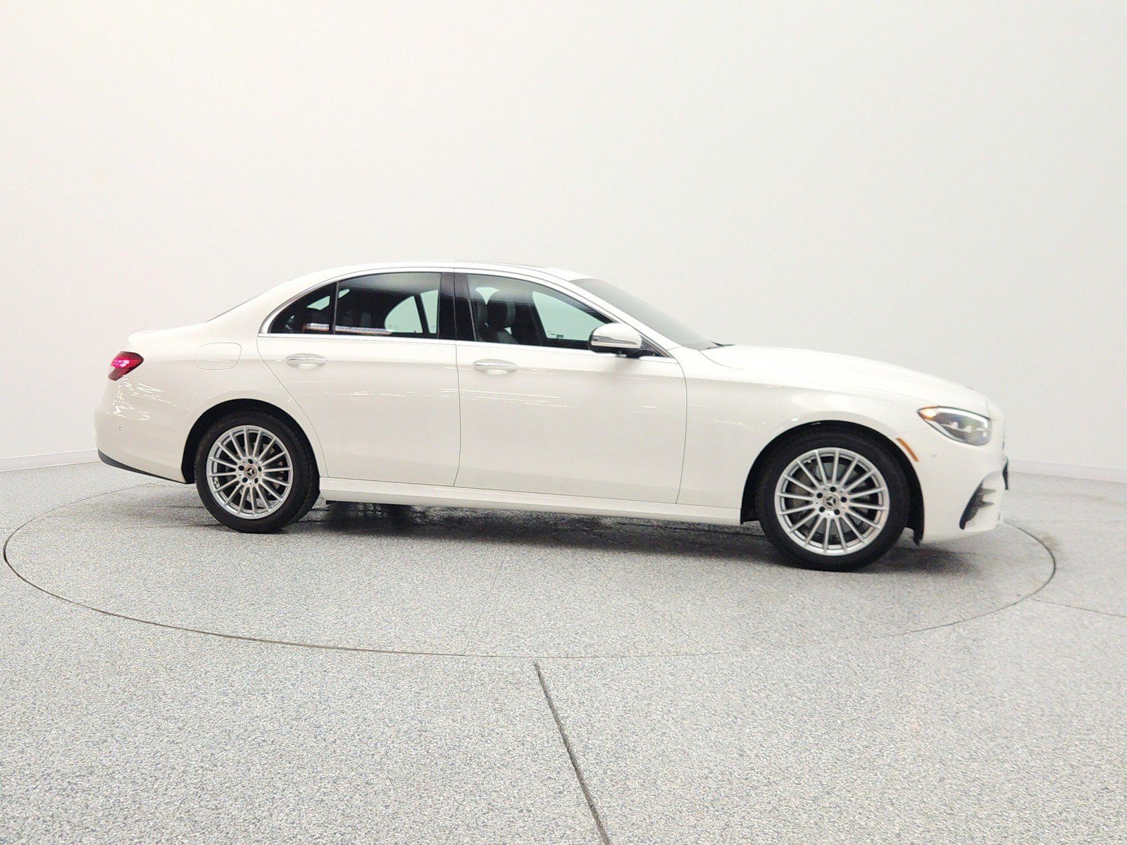 Used 2022 Mercedes-Benz E 350 Sedan image 4