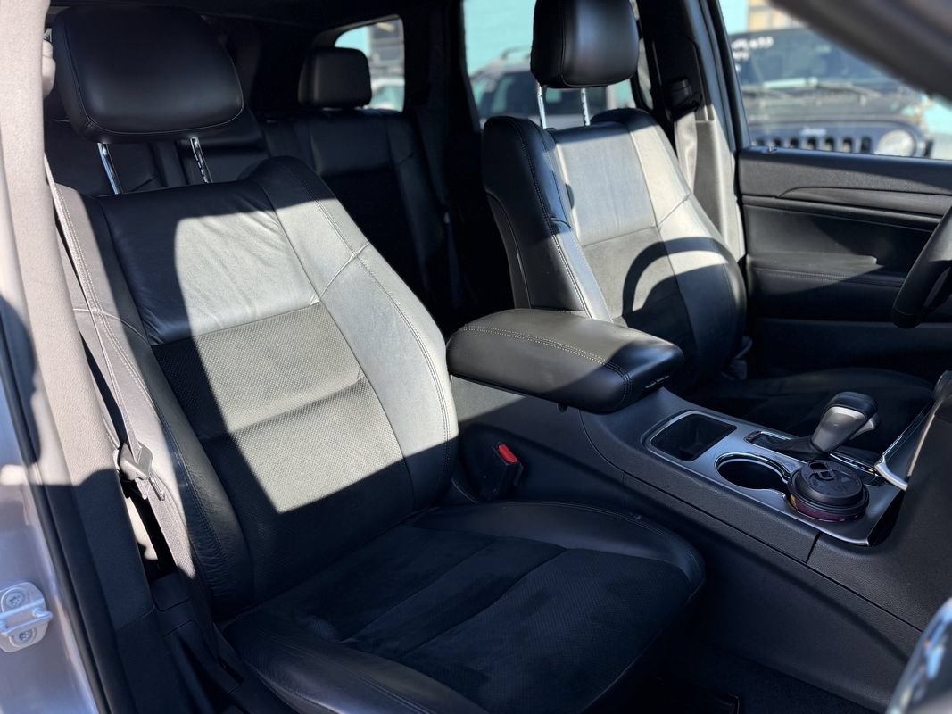 Used 2017 Jeep Grand Cherokee Altitude AWD/4WD image 9