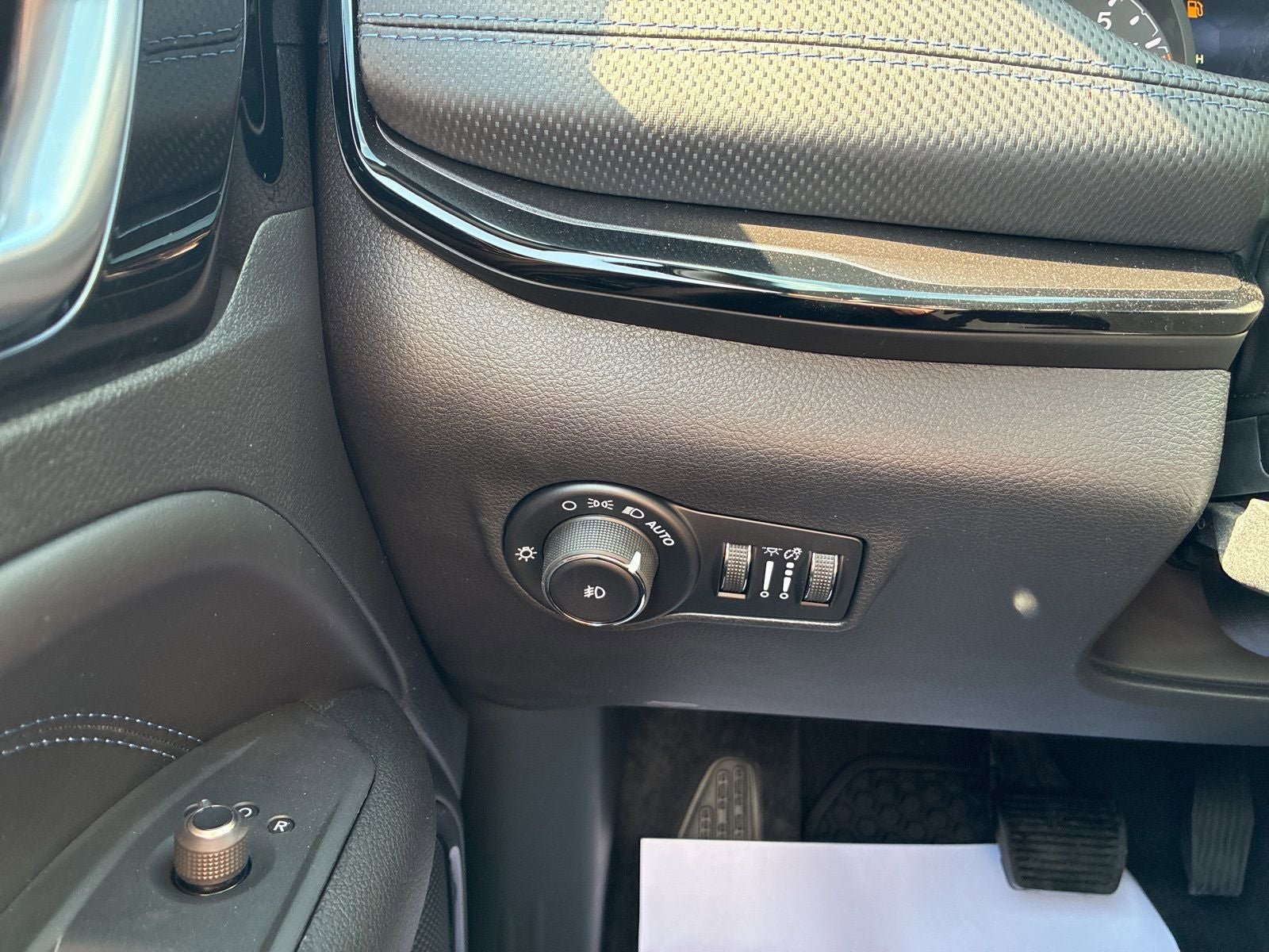 New 2026 Jeep Compass Latitude w/ Sun and Sound Group image 28