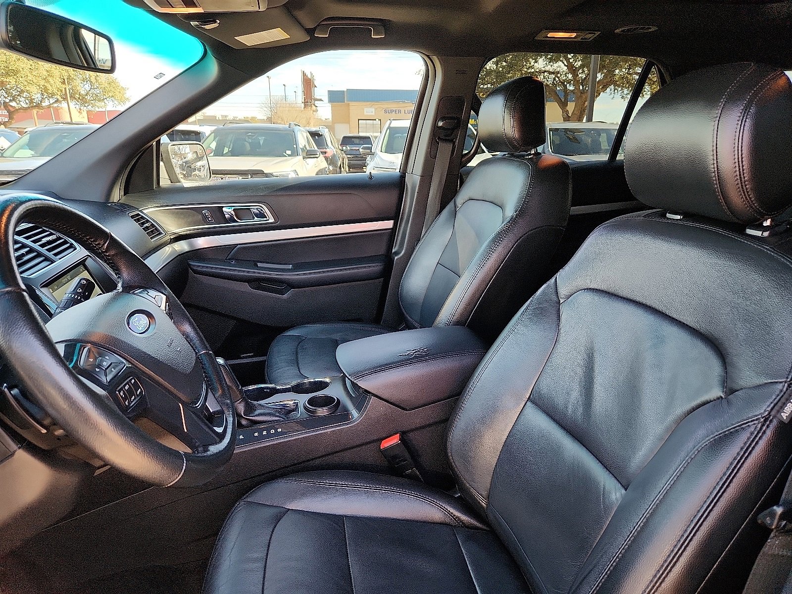 Used 2017 Ford Explorer XLT w/ Equipment Group 202A image 12