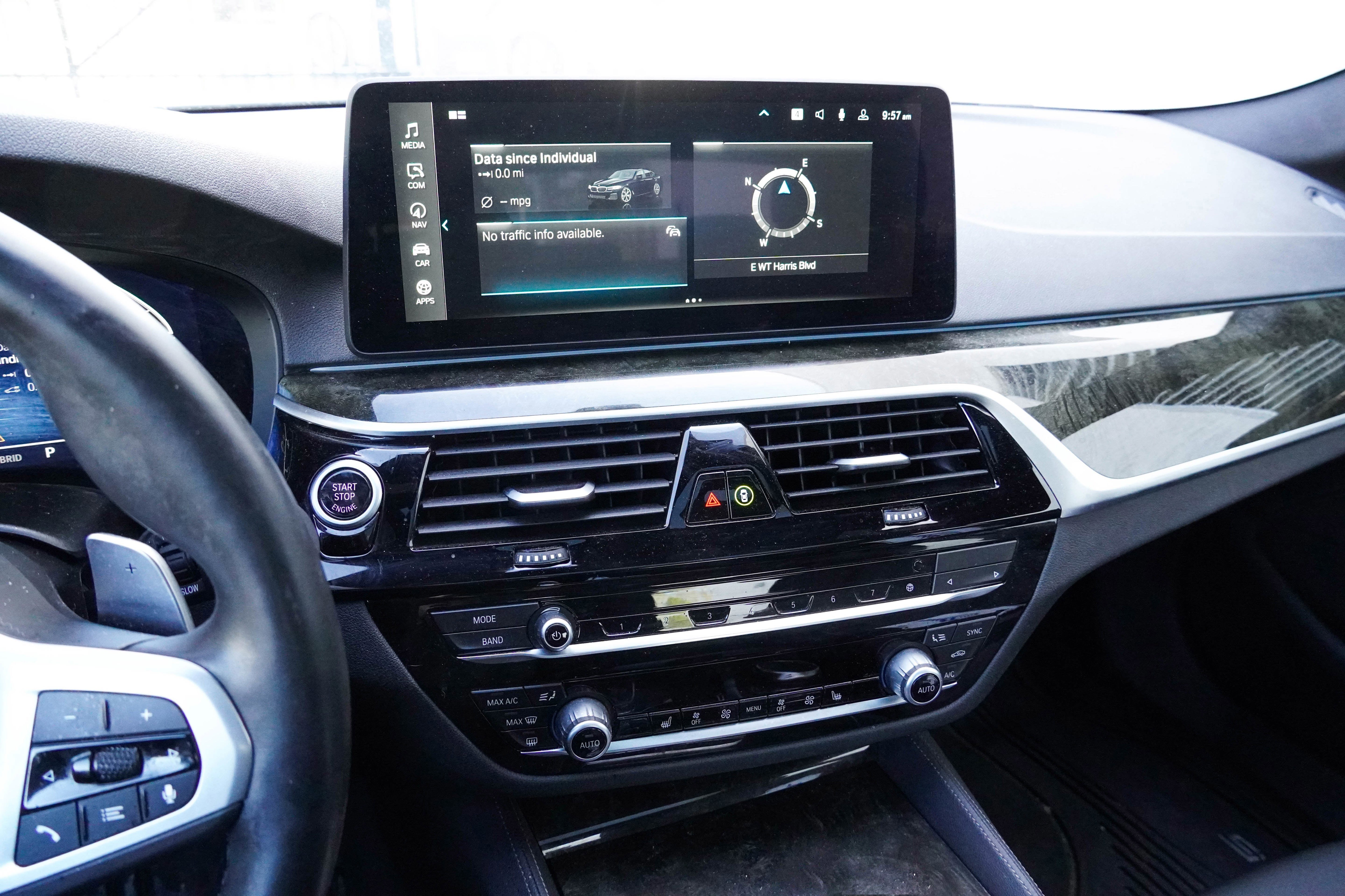 Certified 2023 BMW 530e xDrive w/ Premium Package image 25