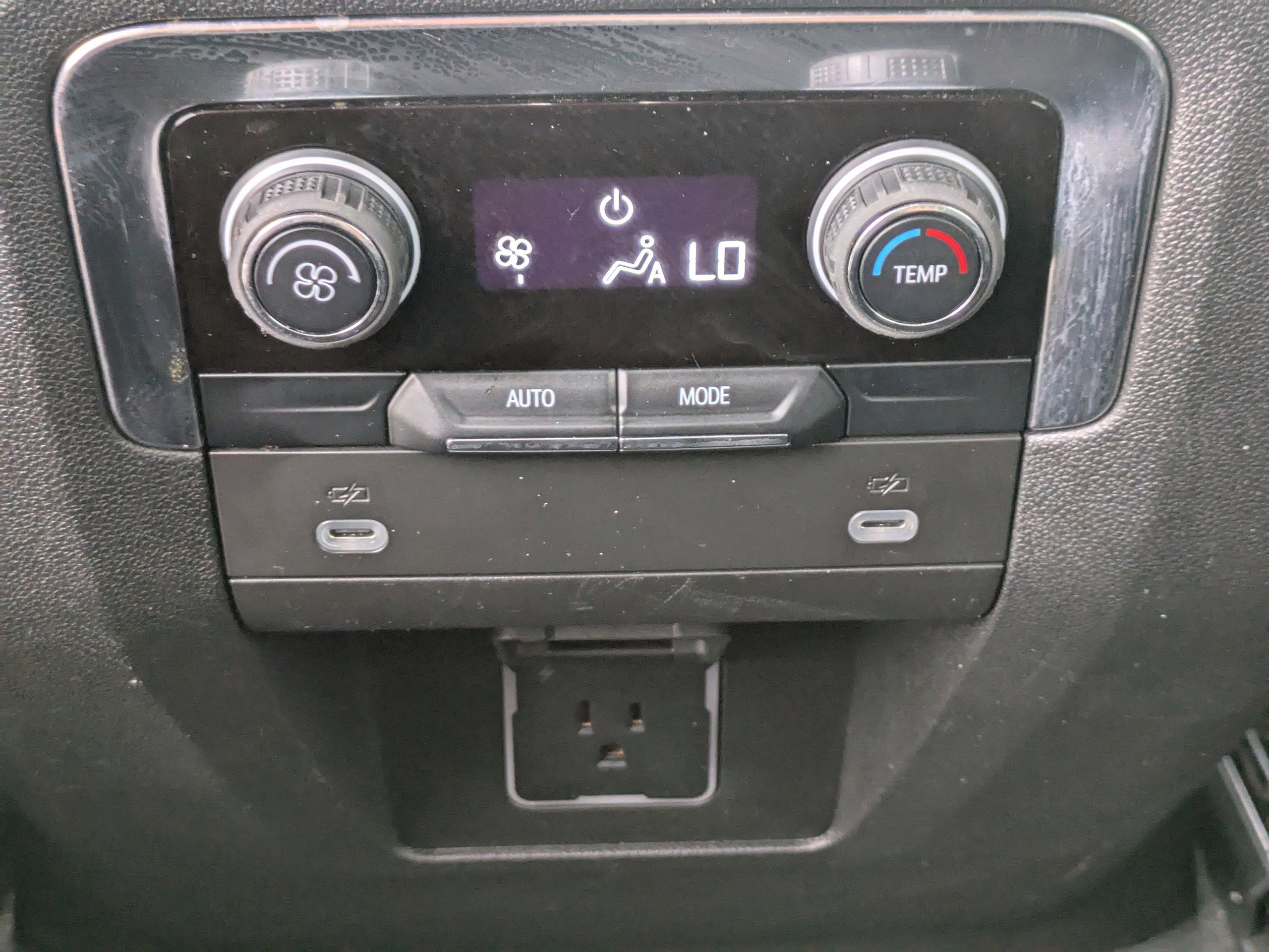 Used 2024 Chevrolet Suburban RST image 15