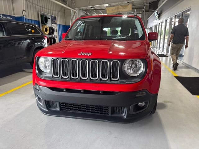 Used 2017 Jeep Renegade Latitude FWD image 2
