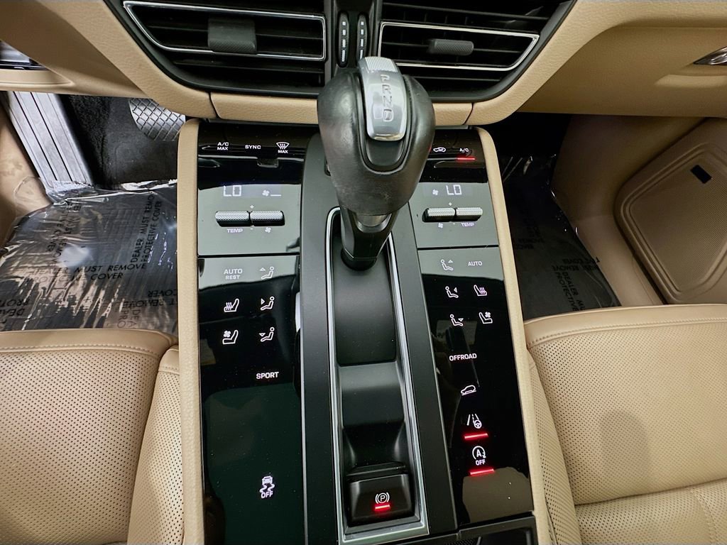 Certified 2023 Porsche Macan AWD/4WD image 19