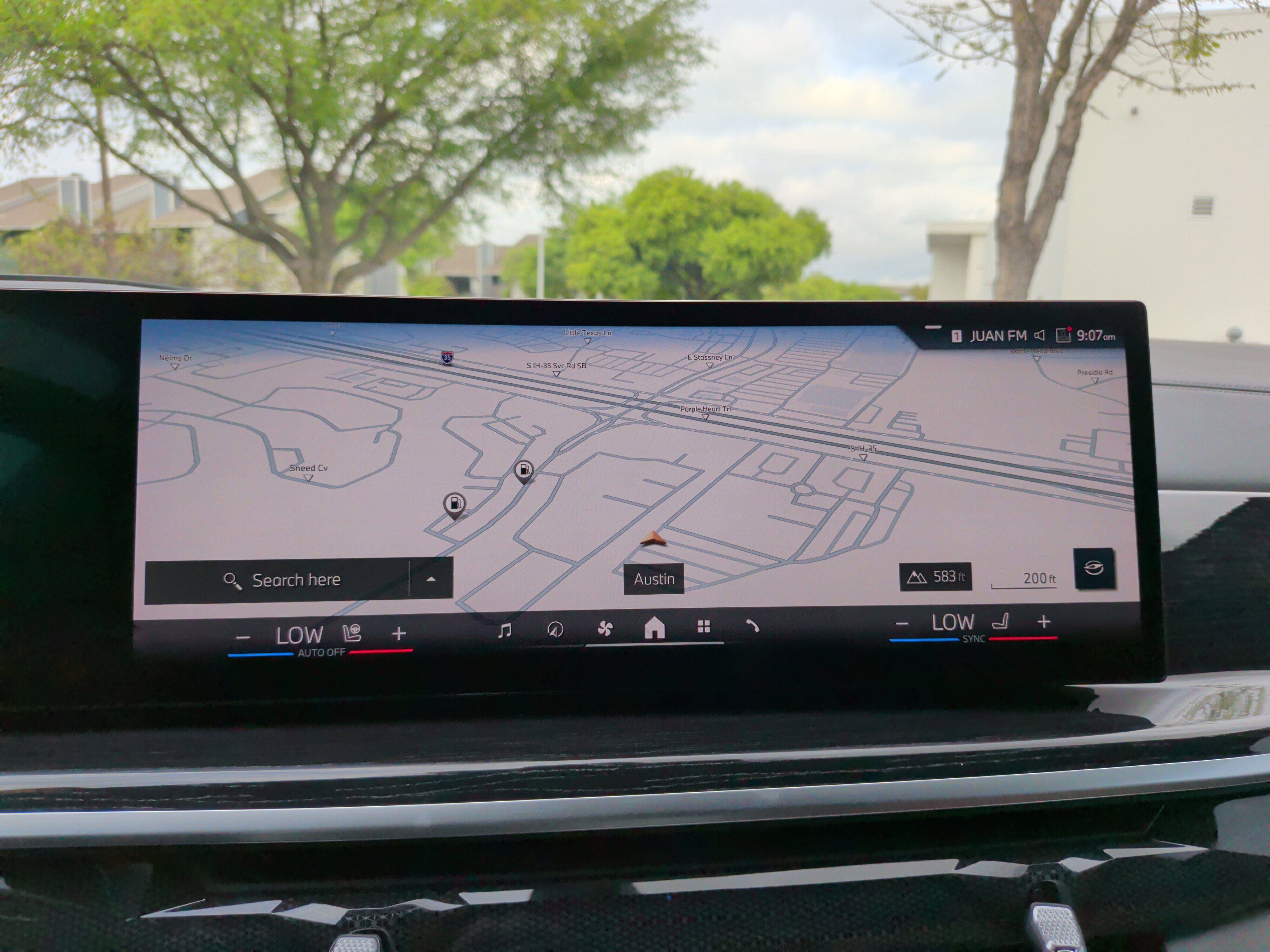 Certified 2024 BMW X7 xDrive40i w/ M Sport Package image 17