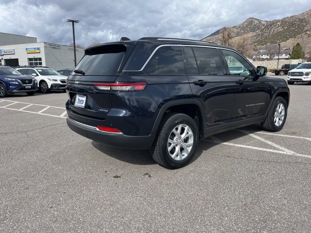 Used 2024 Jeep Grand Cherokee Limited image 3